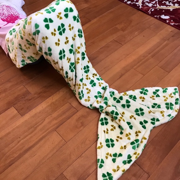 Kids Soft Fleece Mermaid Tail Blanket - Picture 2 of 3